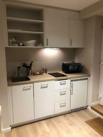 Sehr Schone Kleine Wohnung Elbnahe Mit Guten Parkmoglichkeiten Hamburg Exterior photo